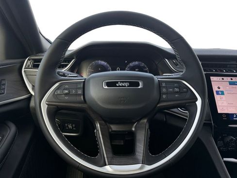 New 2025 Jeep Grand Cherokee Limited w/ Black Appearance Package image 12