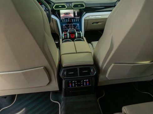 Used 2020 Lamborghini Urus image 54