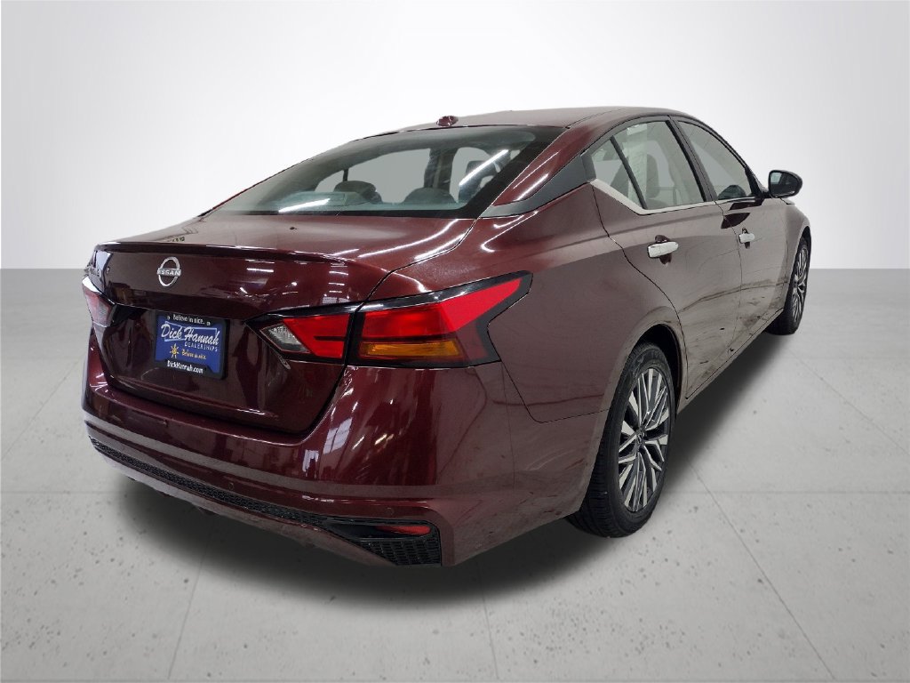 Used 2025 Nissan Altima 2.5 SV FWD image 13