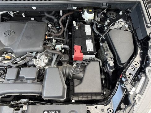 Used 2025 Toyota RAV4 XLE image 40