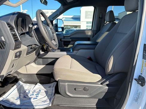 Used 2022 Ford F350 XLT w/ XLT Premium Package image 9