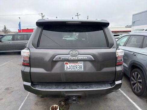 Used 2018 Toyota 4Runner SR5 Premium image 9