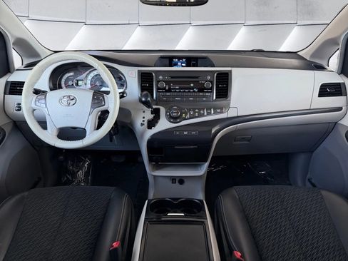 Used 2012 Toyota Sienna SE FWD image 15