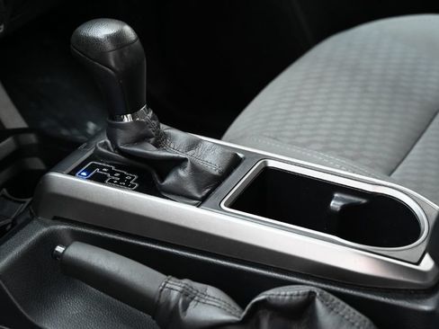 Used 2020 Toyota Tacoma SR5 AWD/4WD image 35