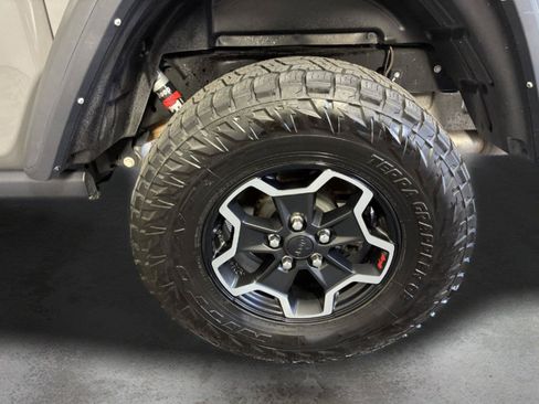 Used 2021 Jeep Gladiator Rubicon w/ Trailer Tow Package AWD/4WD image 13