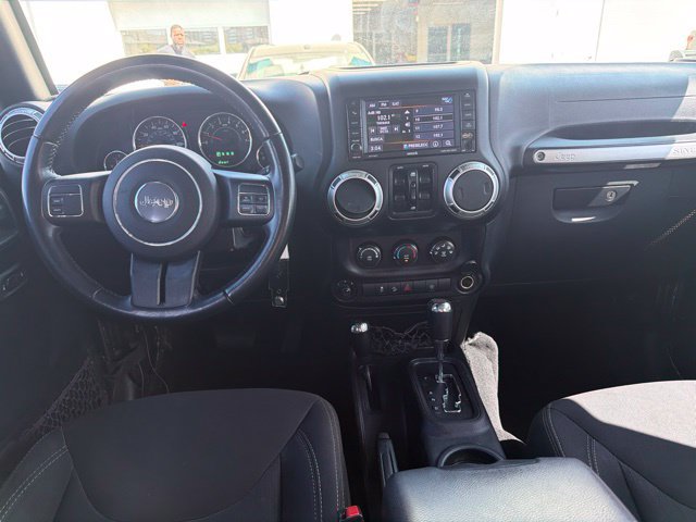 Used 2018 Jeep Wrangler Unlimited Sahara AWD/4WD image 16
