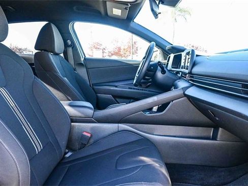 Certified 2025 Hyundai Elantra Sport image 18