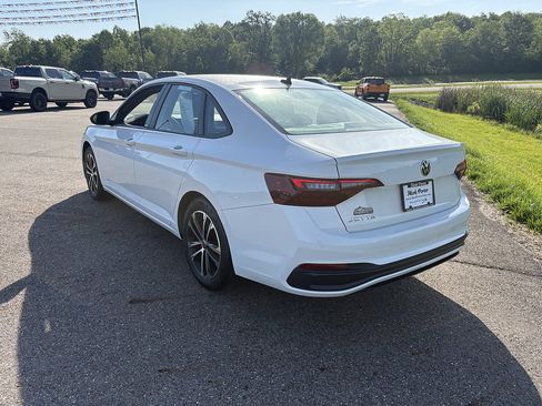 Used 2023 Volkswagen Jetta Sport FWD image 3