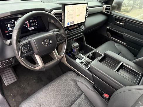 Used 2025 Toyota Tundra Limited AWD/4WD image 12
