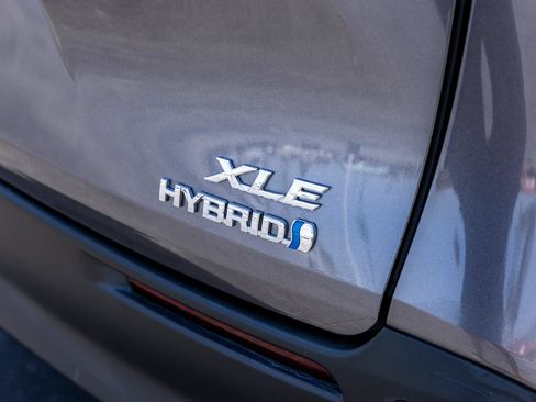 Used 2023 Toyota Sienna XLE FWD image 15