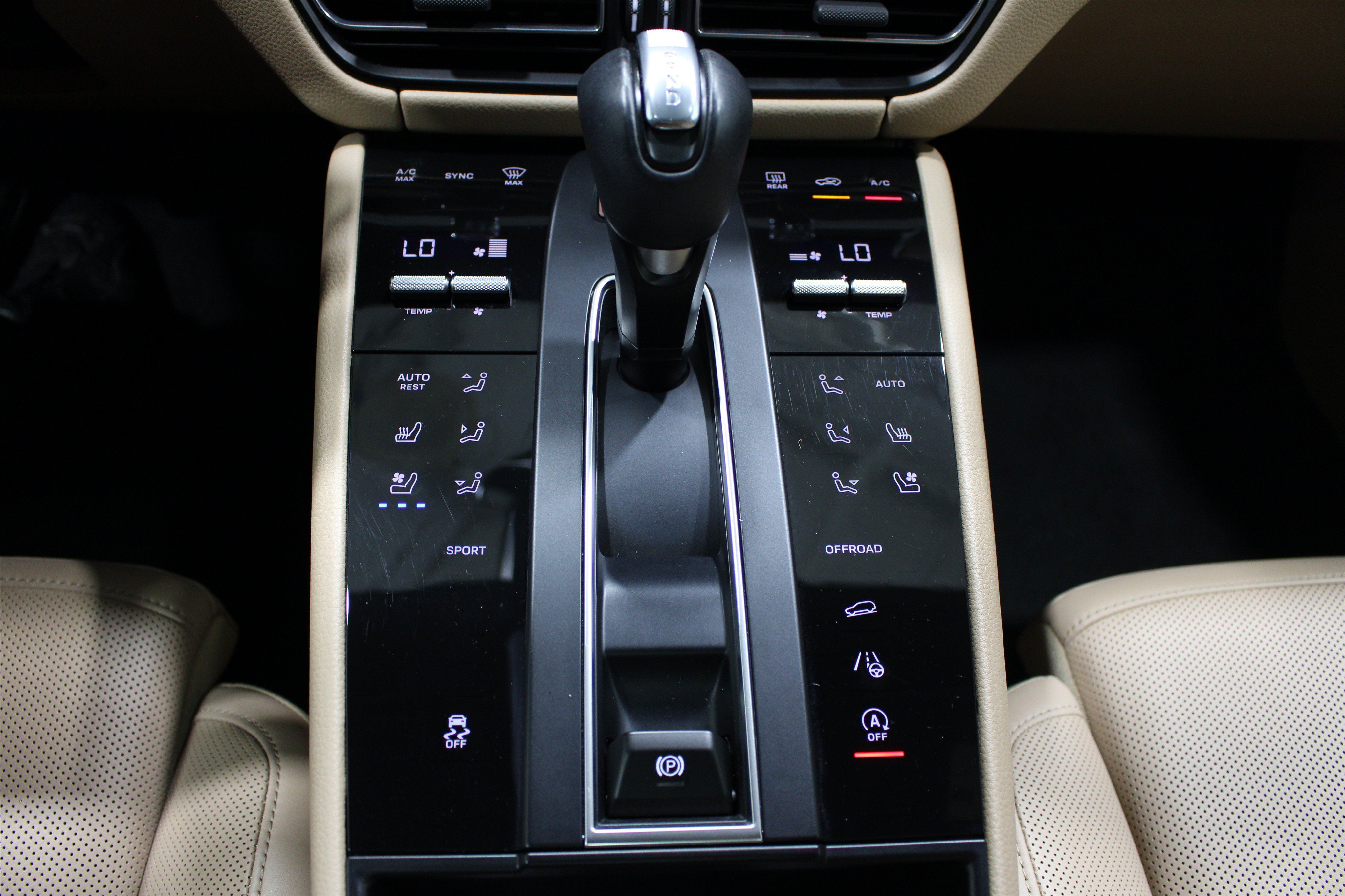 Used 2024 Porsche Macan AWD/4WD image 17