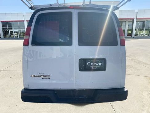 Used 2015 Chevrolet Express 2500 RWD image 4