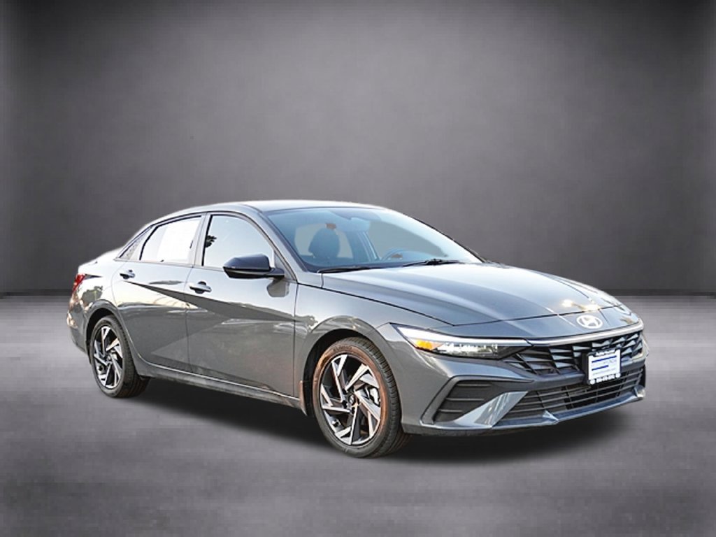 Certified 2025 Hyundai Elantra Sport FWD image 2