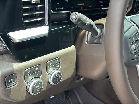New 2026 GMC Sierra 2500 SLT w/ SLT Premium Package AWD/4WD image 25