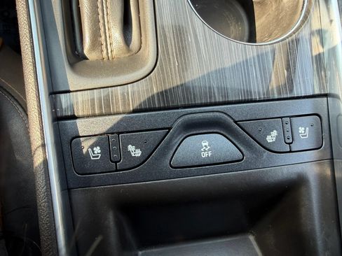 Used 2017 Chevrolet Impala Premier w/ Enhanced Convenience Package FWD image 31