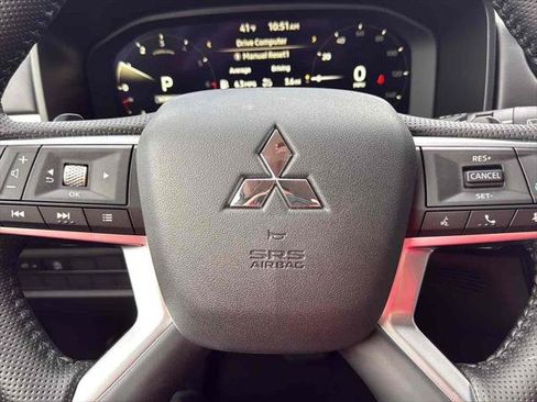 New 2026 Mitsubishi Outlander SE image 18