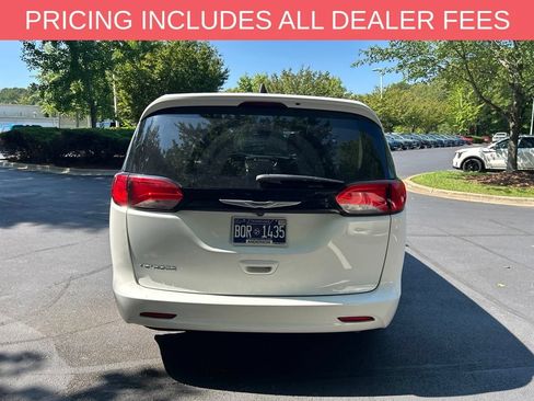 Used 2023 Chrysler Voyager LX FWD image 7