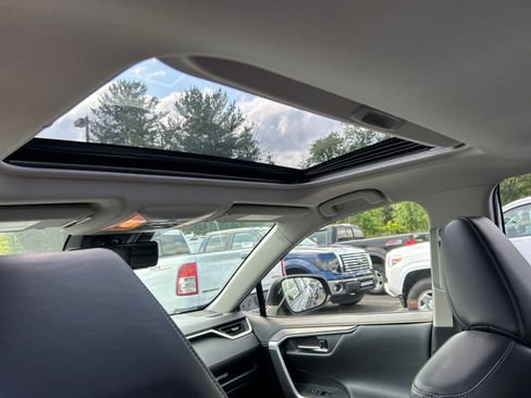 Used 2019 Toyota RAV4 Limited w/ Carpet Mat Package AWD/4WD image 10