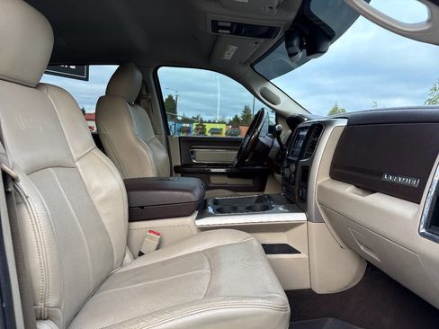 Used 2018 RAM 3500 Laramie image 12