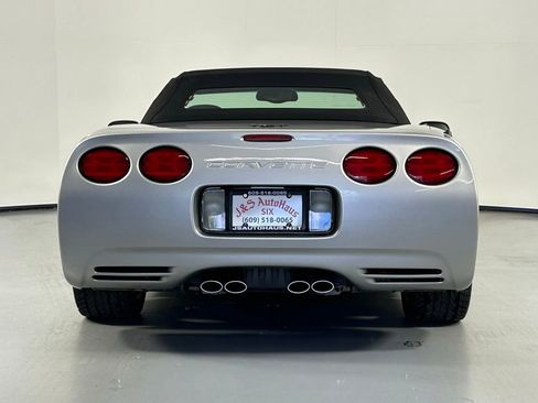 Used 2004 Chevrolet Corvette Convertible w/ Preferred Equipment Group RWD image 11