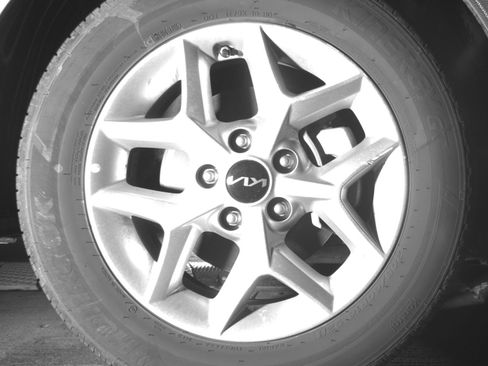 Used 2025 Kia Soul LX w/ LX Technology Package image 13