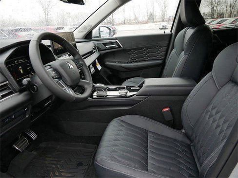 New 2026 Mitsubishi Outlander SEL image 4