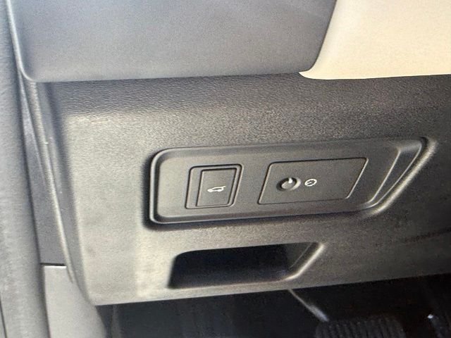 Used 2025 Land Rover Discovery S AWD/4WD image 16