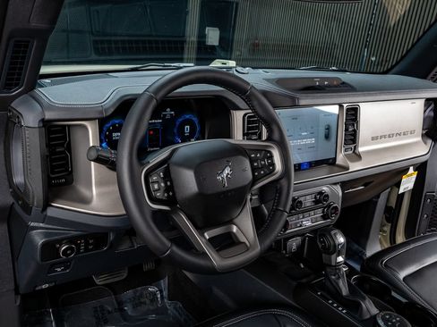 Used 2026 Ford Bronco Outer Banks AWD/4WD image 16