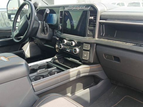 Used 2024 Ford F250 Platinum AWD/4WD image 10