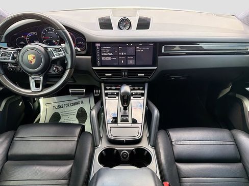 Used 2020 Porsche Cayenne Turbo image 23