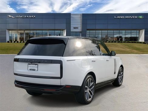 New 2025 Land Rover Range Rover SE image 3