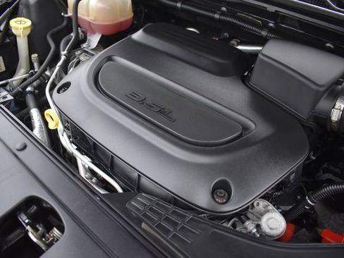 Used 2023 Chrysler Pacifica Touring-L FWD image 36