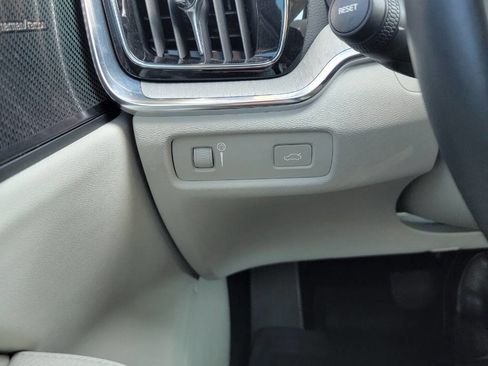 Used 2022 Volvo S60 B5 Inscription w/ Advanced Package image 17