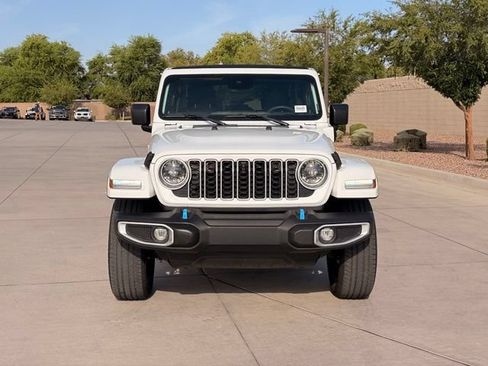 Used 2024 Jeep Wrangler Unlimited Sahara w/ Technology Group AWD/4WD image 3