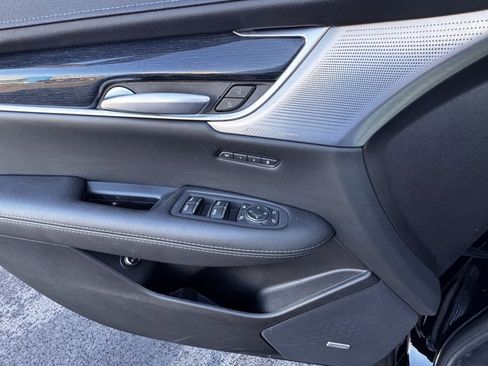 Used 2025 Cadillac XT5 Premium Luxury image 13