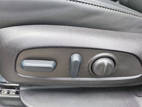 Certified 2023 GMC Acadia SLT w/ Preferred Package image 29