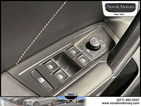 Used 2023 Volkswagen Tiguan SE image 19