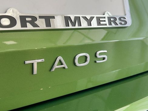 New 2026 Volkswagen Taos SE image 30