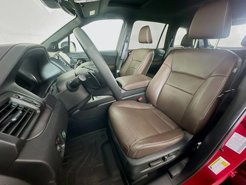 Used 2025 Honda Passport EX-L image 13