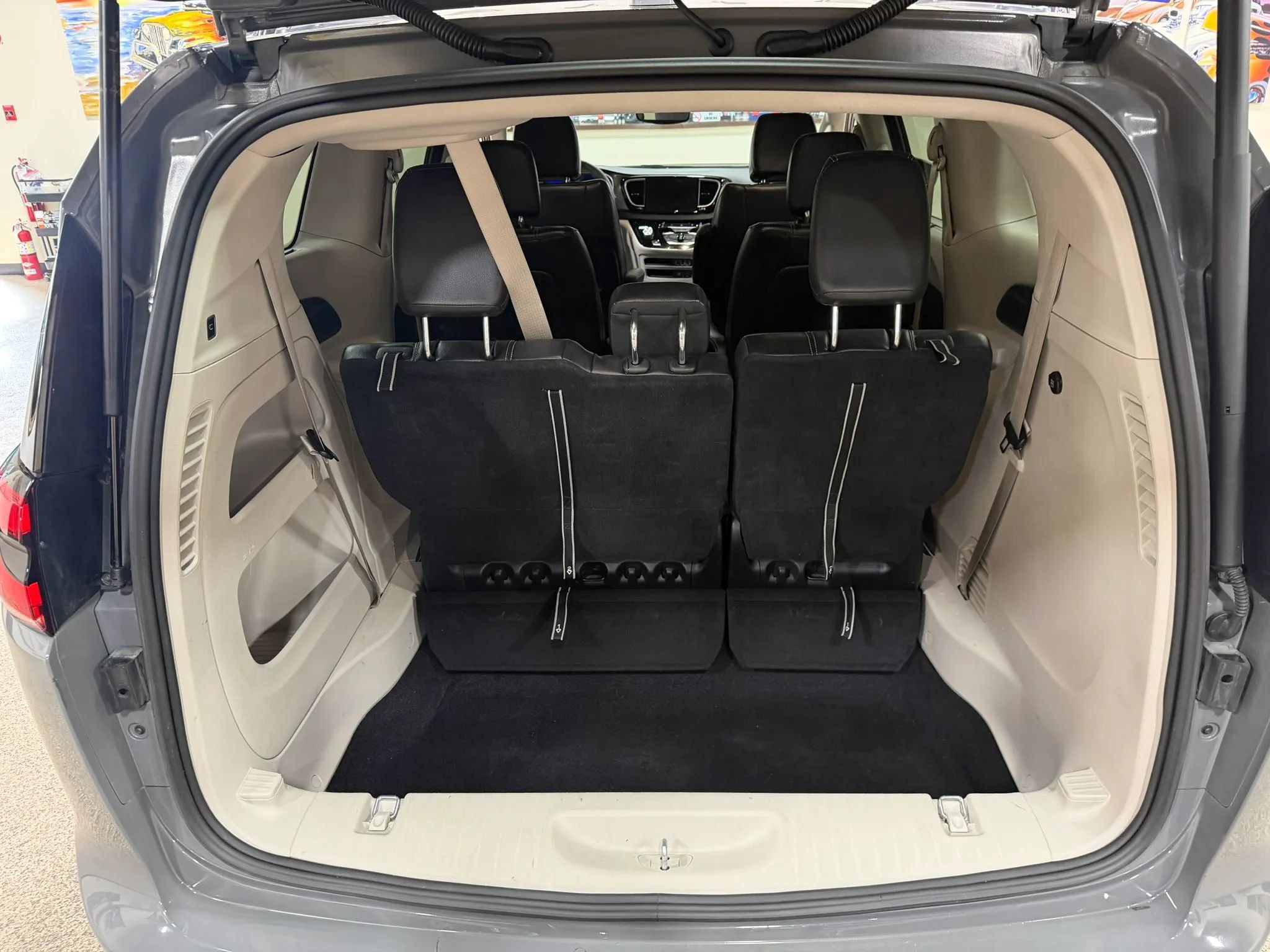 Used 2022 Chrysler Pacifica Touring-L FWD image 27