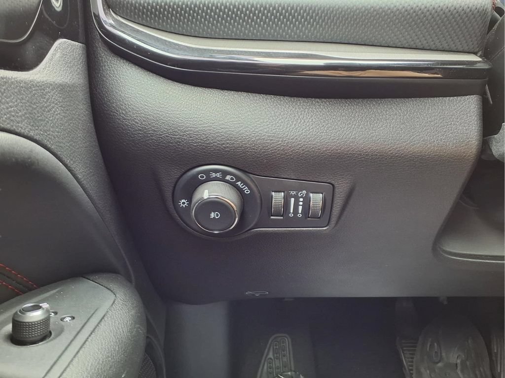 Used 2025 Jeep Compass Trailhawk AWD/4WD image 20