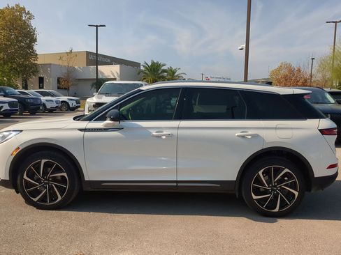 Used 2024 Lincoln Corsair Reserve image 6