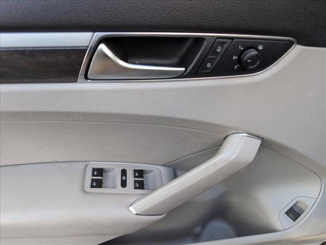 Used 2018 Volkswagen Passat 2.0T SE w/ SE Lighting Package FWD image 11