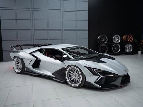 Used 2025 Lamborghini Revuelto AWD/4WD image 12
