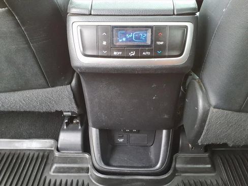 Used 2017 Toyota Highlander XLE AWD/4WD image 29