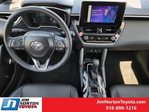 Used 2025 Toyota Corolla Cross XLE image 27