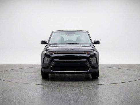 Used 2025 Kia Soul LX w/ LX Technology Package FWD image 2