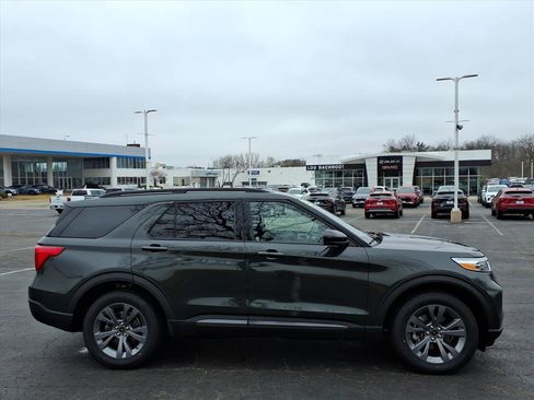 Used 2022 Ford Explorer XLT w/ Equipment Group 202A AWD/4WD image 8