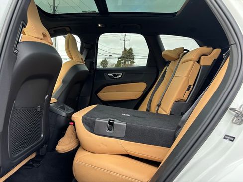 Used 2020 Volvo XC60 T5 Momentum image 21