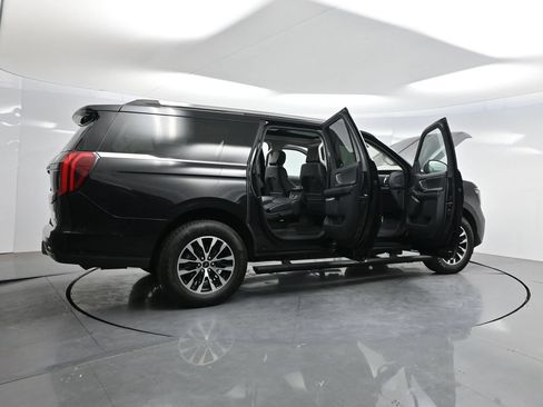 Used 2025 Ford Expedition Max Platinum AWD/4WD image 4